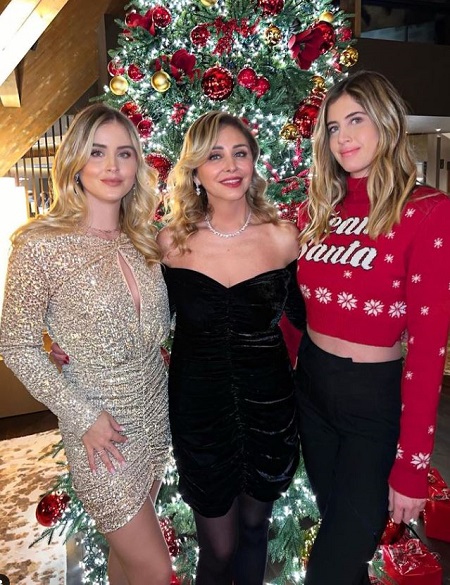 Francesca Ferragni with her sister and mother