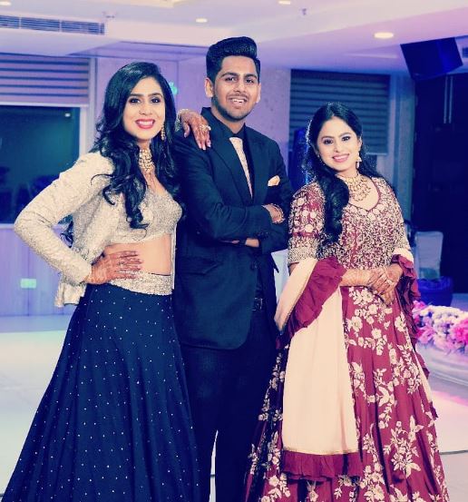 Ghazal Alagh and her siblings