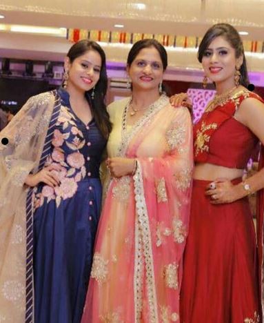 Ghazal Alagh with her mom and sister