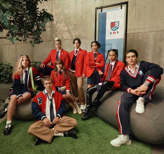 Guaita with the cast of Rebelde