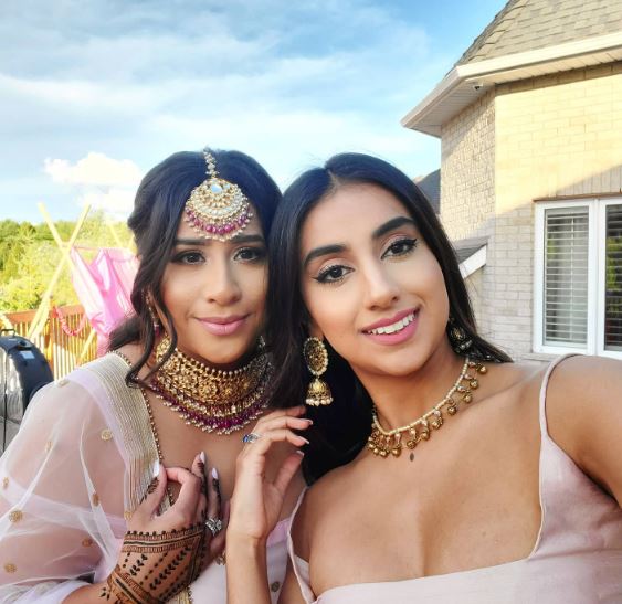 Gurkiran Kaur with her sister Anupreet Kaur Sidhu