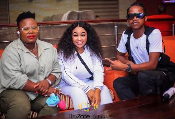 Hlosiwe Mthalane with her friends