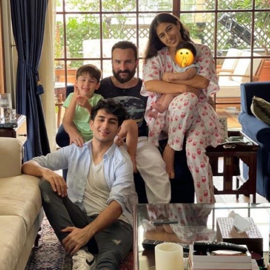 Ibrahim with his dad Saif Ali Khan and siblings Sara Ali Khan, Taimur Ali Khan Pataudi and Jehangir Ali Khan Pataudi