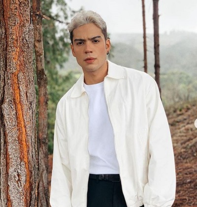 Jeronimo Cantillo is a well-known Columbian singer, songwriter, guitarist, music producer, actor, and entertainer from Valledupar, Colombia