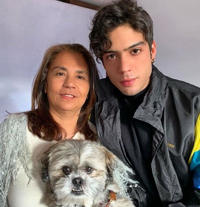 Jeronimo Cantillo with his mother Romualda Saumeth
