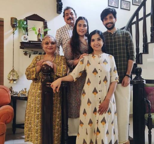 Kishen Das with his family members
