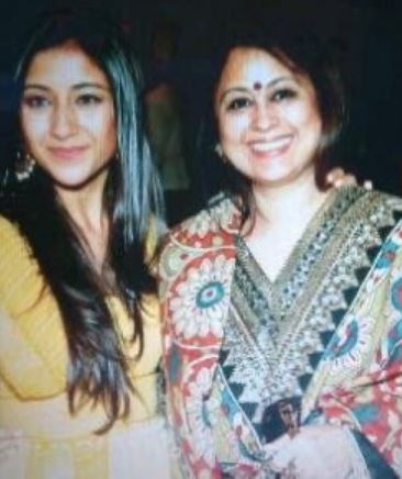 Krisha Shah with her mom