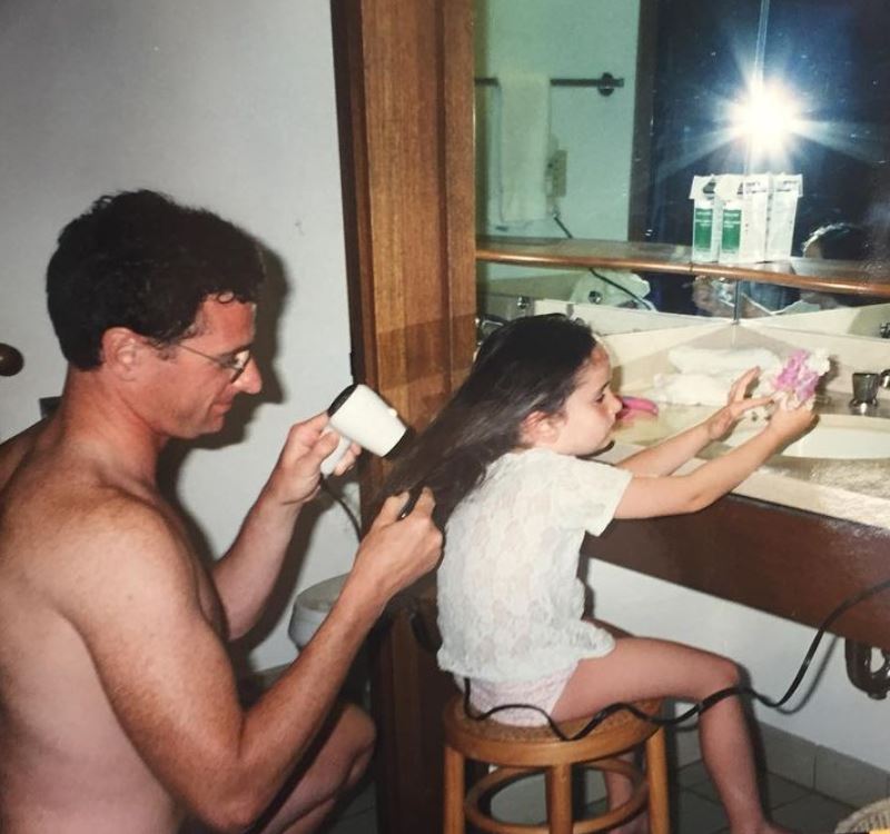 Lara Melanie Saget old image with her dad