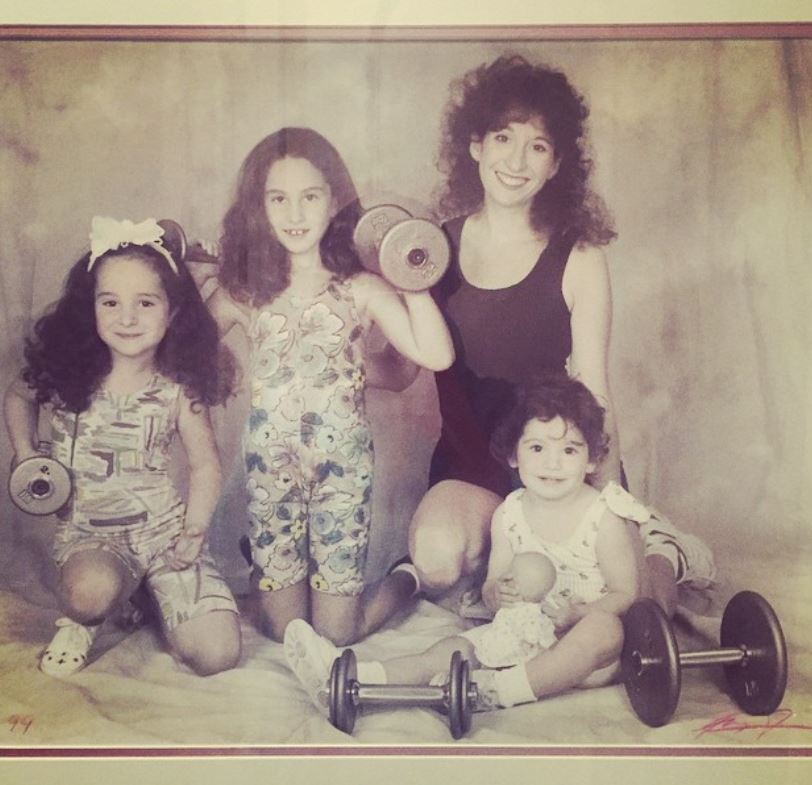 Lara Melanie Saget with her mom and sisters