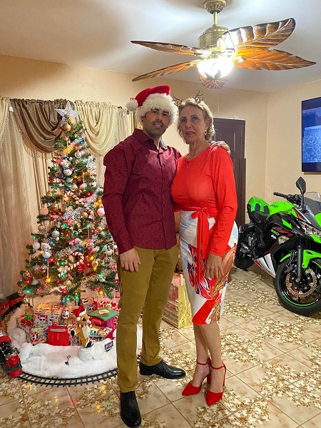 Leonardo Gil with his mother