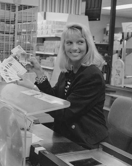 Linda De Mol Biography, Wikipedia (Early Life & Education)