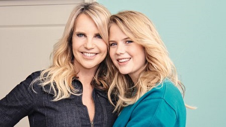 Linda De Mole with her daughter