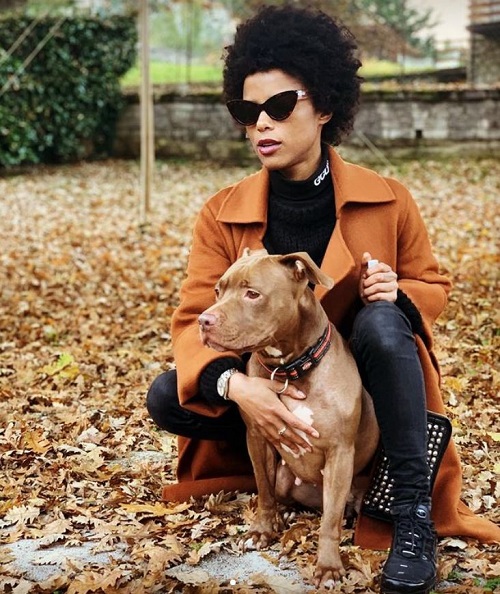 Lorena Cesarini has a pet dog