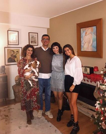 Luisinha with her father Adriano Oliveira, mother Raquel Barosa Oliveira, sister Beatriz Barosa, and pet dog Cookie