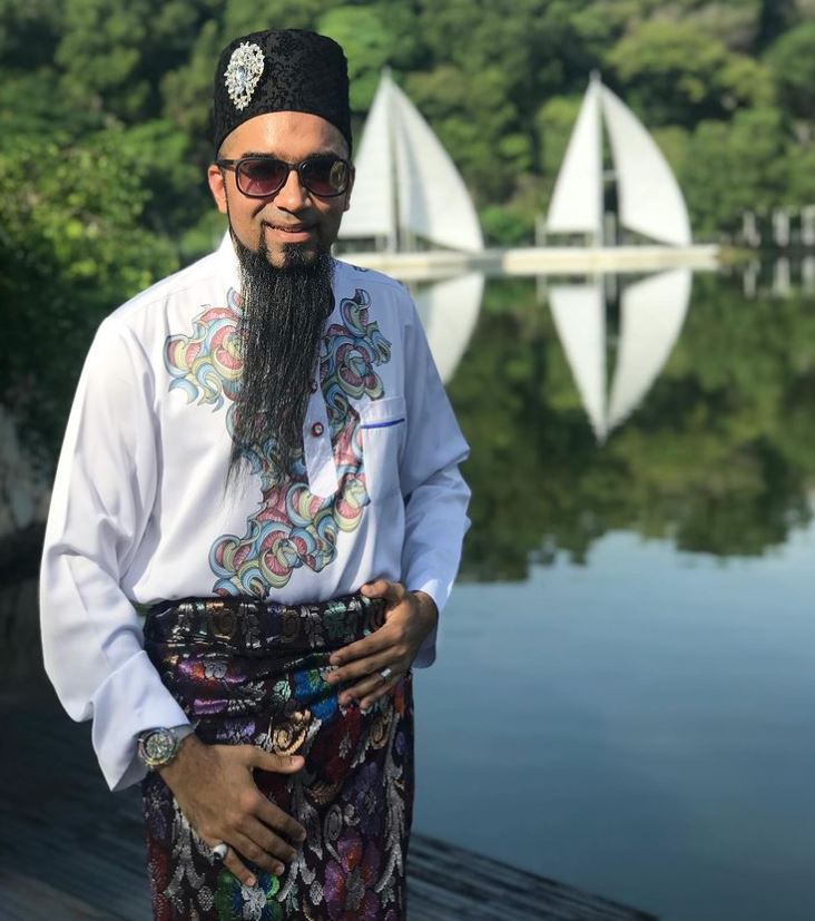 Mahadi Bz likes traveling