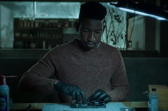 Mamoudou Athie played the role of Dan Turner in Archive 81