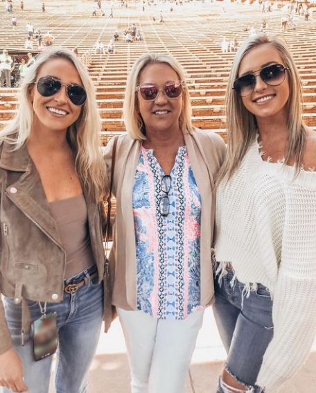 Nicole with her mother Marcy Hocking and sister Jenna Hocking