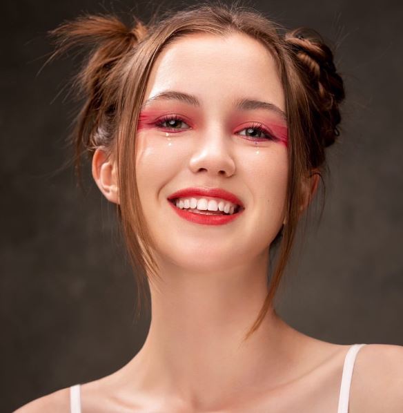 Rebecca Louise facts