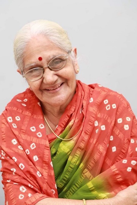 Rekha Kamat Family (Nationality & Caste)