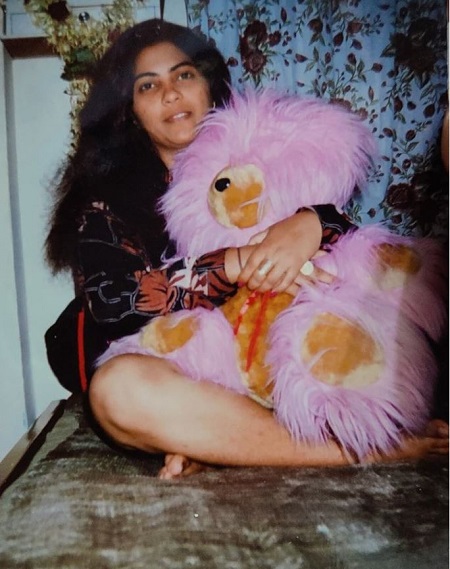 Saira Sattani young age picture