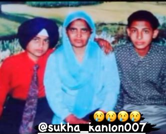 Sukha Kahlon old image with his brother and mother