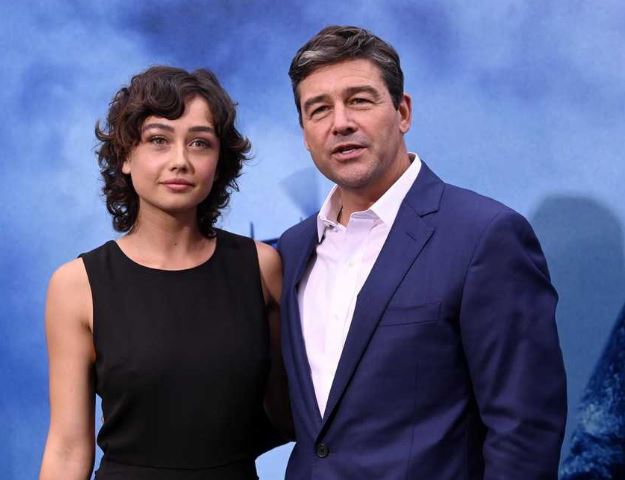Sydney with her father Kyle Chandler