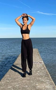 Aisha Sharma height