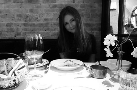 Anna Delvey Age, Birthday & Zodiac Sign