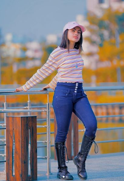 Beauty Khan height