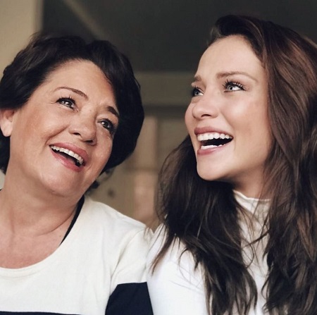 Carolina Miranda with her mother