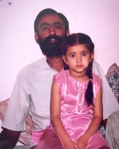 Childhood photo of Saba Azad with her father PM Singh Grewal