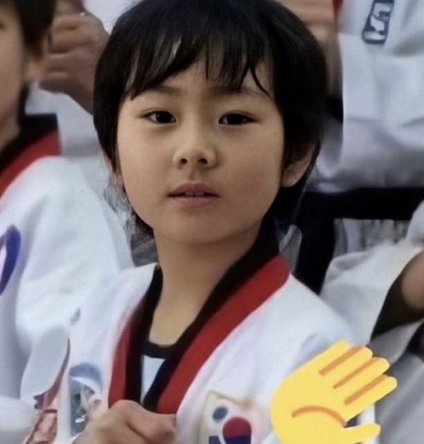 Childhood photo of Yang Jung-won
