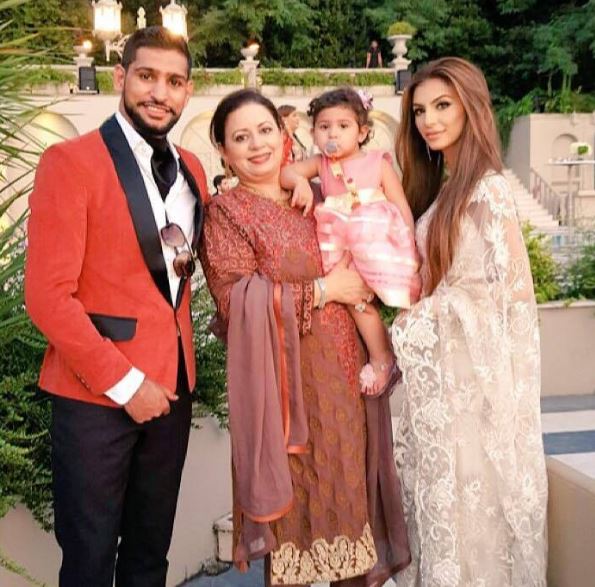 Faryal with her mom Zia Makhdoom and husband Amir Khan