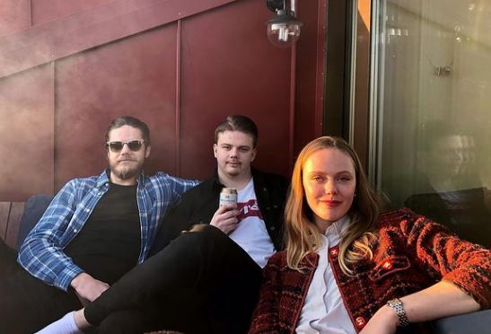 Frida Gustavsson with her brothers