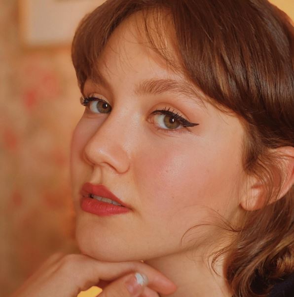 Iris Apatow wiki