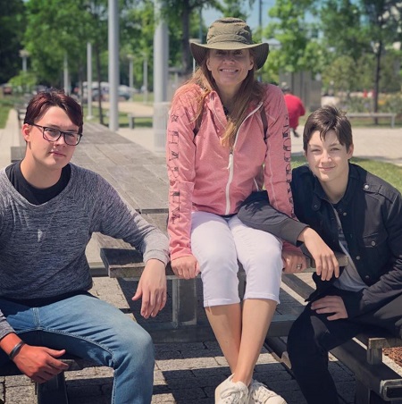 Jessica Phillips with her kids