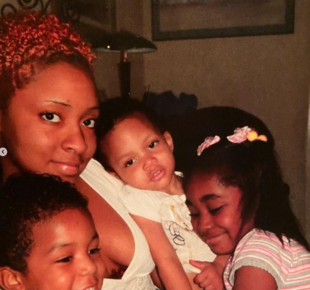 Jesssica with her kids