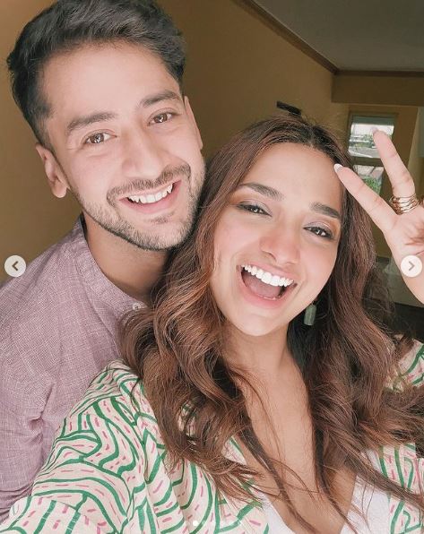 Jiya Shankar and her co-actor