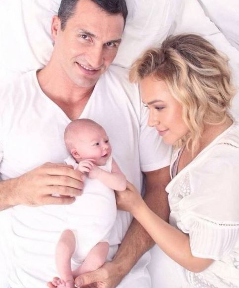 Kaya Evdokia Klitschko childhood image with her parents