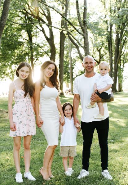 Kid Carson with his wife Hanan Arabatlian Carson and kids