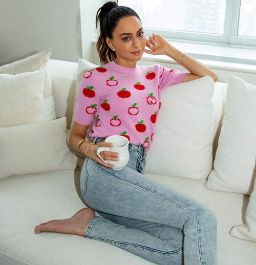 Mona Vand Career, Profession & Net worth