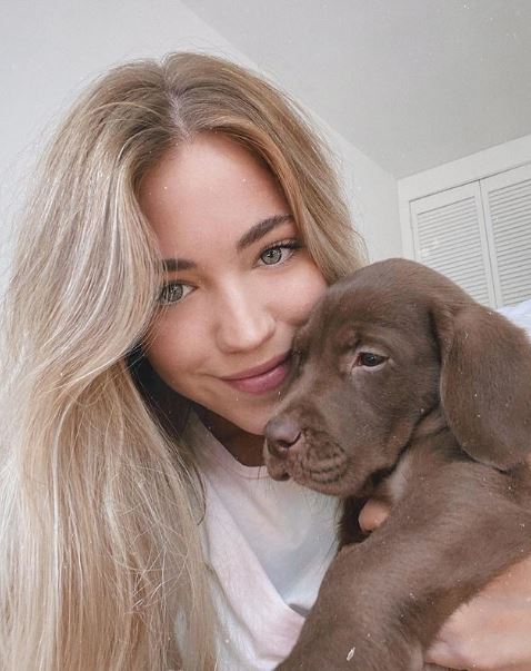 Pilar Pascual has a pet dog Nalaa