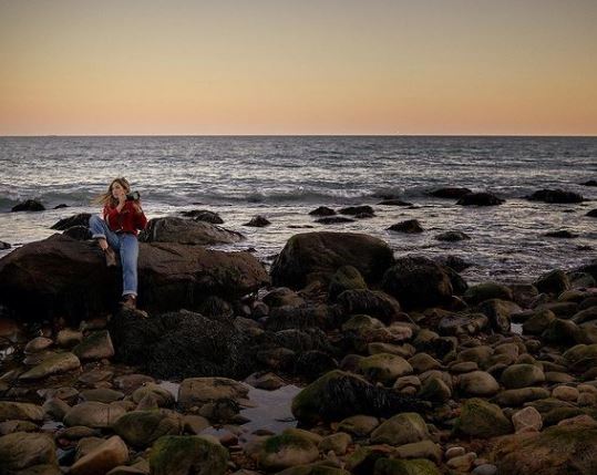 Rachel DeLoache is a photographer