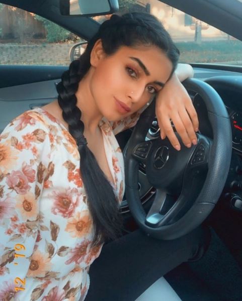 Reena Rai car