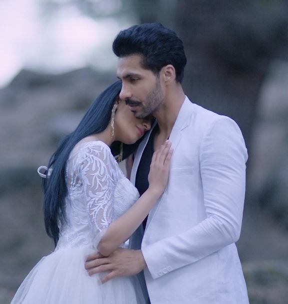 Reena is the girlfriend of Deep Sidhu