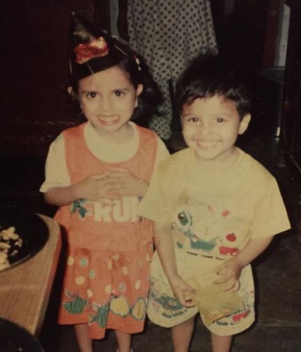 Sakshi Benipuri old image with her brother