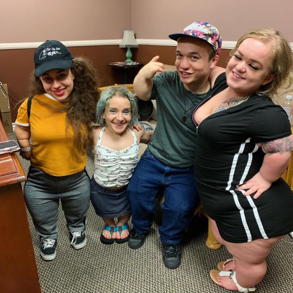 Sassee Cassee with her friends