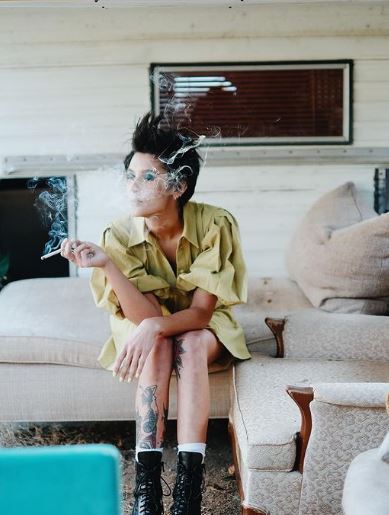 Sophia Taylor Ali has a habit of smoking