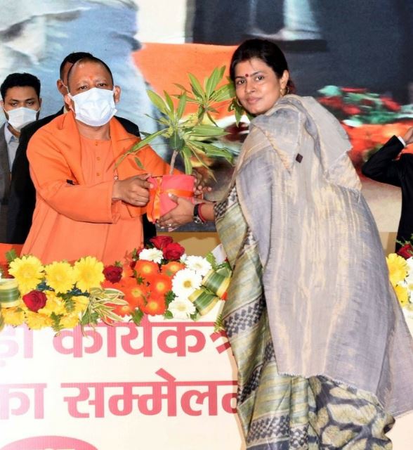 Swati Singh with Yogi Adityanath