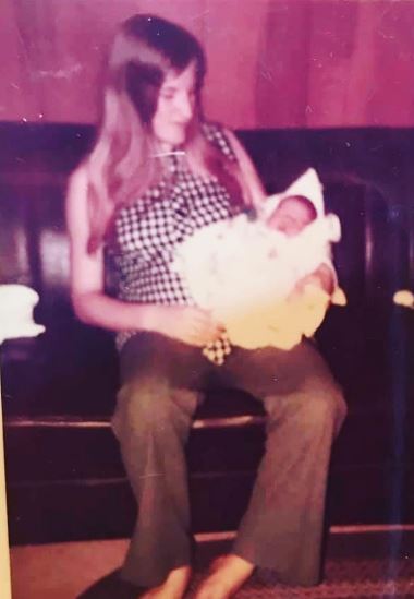 Taylor Lianne Chandler childhood image with her mom